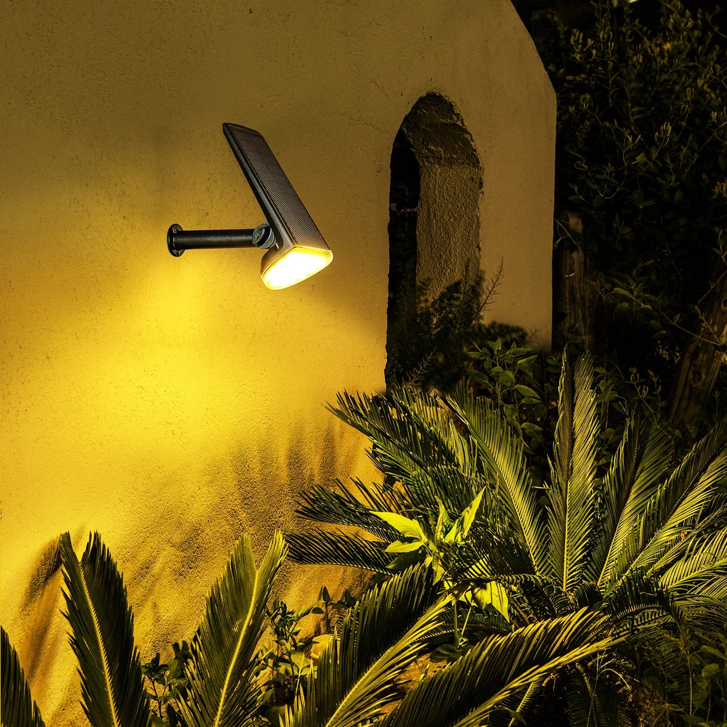 2 Pack Solar Spotlights Outdoor Warm Light 600LM
24LED Waterproof Landscape Lights, 3-in-1 Installation, Adjustable Head