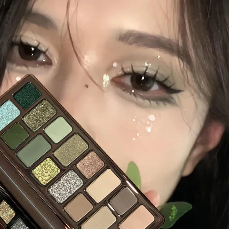16 Color Green Pearl Eyeshadow Makeup Palette Waterproof
Lasting Diamond Glitter Eyeshadow Sparkling Crystal