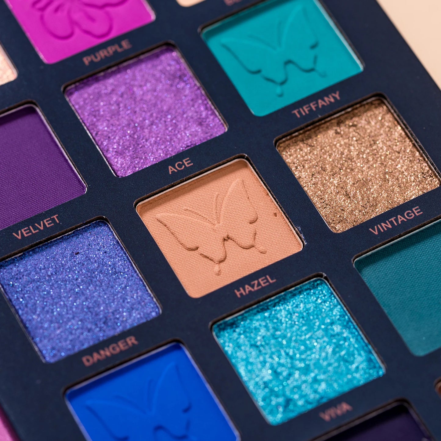 18 Color Eyeshadow Palette, Natural Matte Shimmer Metallic Satin Finish Eyeshadow