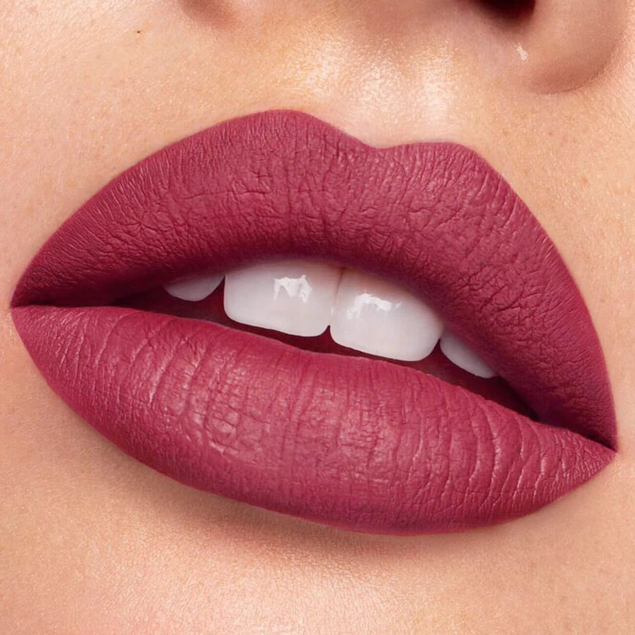 Long-Lasting,Capsule Lip Stain Non Stick
Non Fade, High Pigmented Matte Lipstick