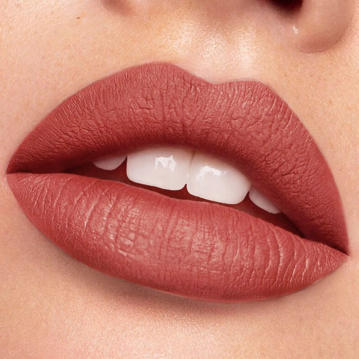 Long-Lasting,Capsule Lip Stain Non Stick
Non Fade, High Pigmented Matte Lipstick