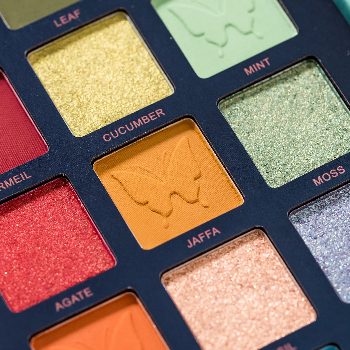 18 Color Eyeshadow Palette, Natural Matte Shimmer Metallic Satin Finish Eyeshadow